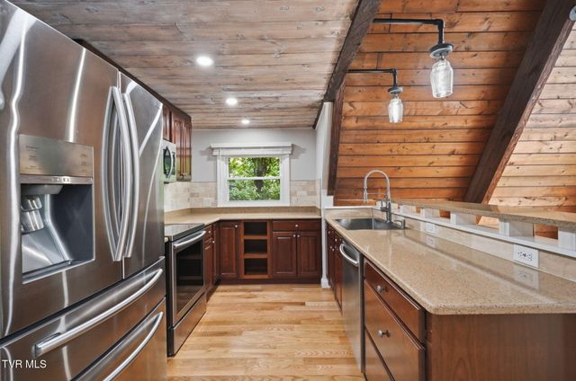 440 Lakeshore Road, Bluff City, TN 37618