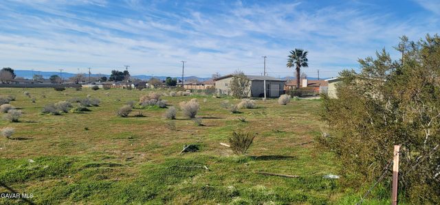 1992 Hillcrest Street, Rosamond, CA 93560