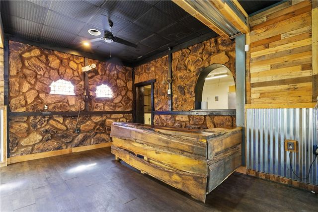 2222 Freeport Rd, New Kensington, PA 15068