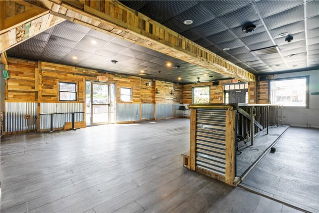 2222 Freeport Rd, New Kensington, PA 15068