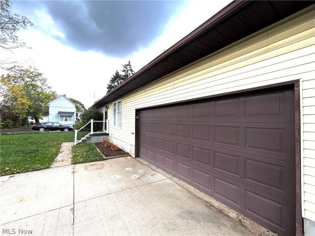 2205 Kimball Court, Akron, OH 44314