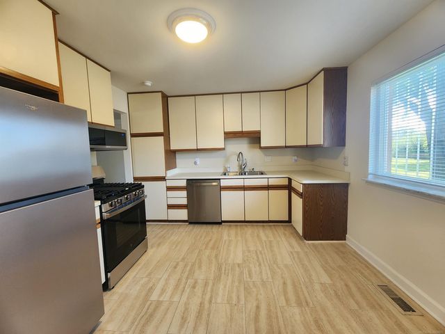 27055 Merideth Drive, Warren, MI 48092
