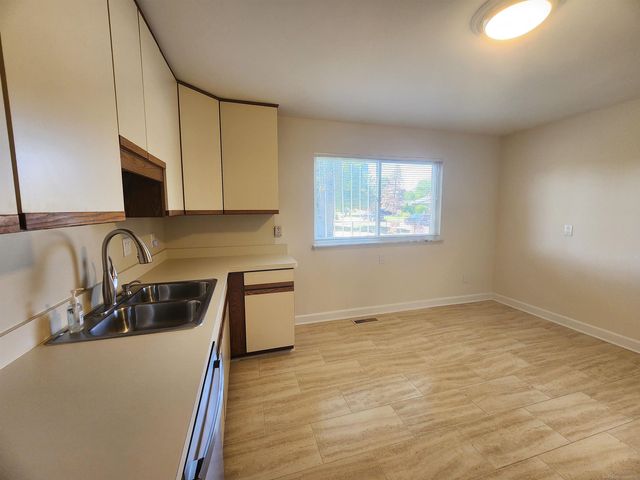 27055 Merideth Drive, Warren, MI 48092