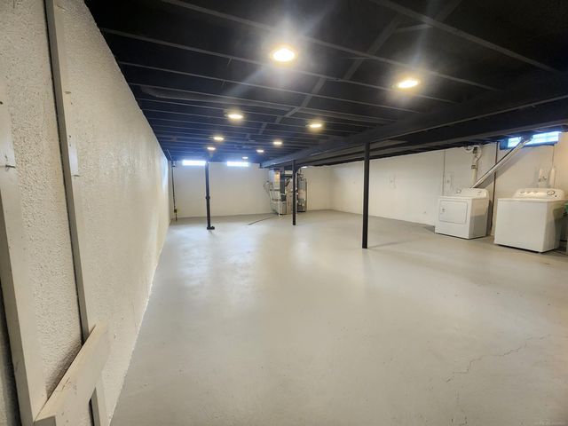 27055 Merideth Drive, Warren, MI 48092