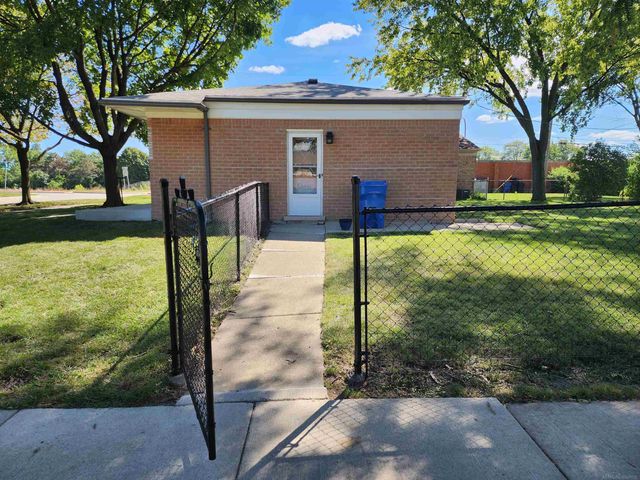 27055 Merideth Drive, Warren, MI 48092