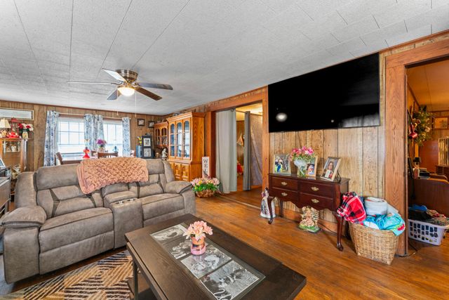 102 W Sparta St, Mcminnville, TN 37110