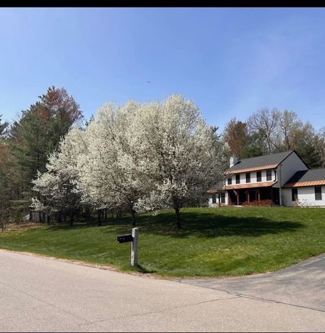 13 Newstead Street, Litchfield, NH 03052