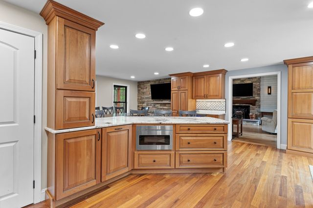 13 Newstead Street, Litchfield, NH 03052
