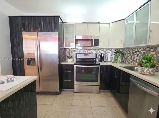 2851 NE 183rd St 906E, Aventura, FL 33160