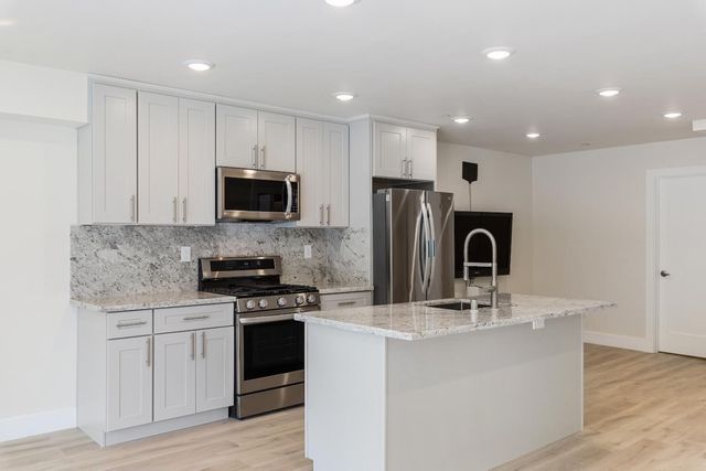 1530 Lakeview B, Hillsborough, CA 94010