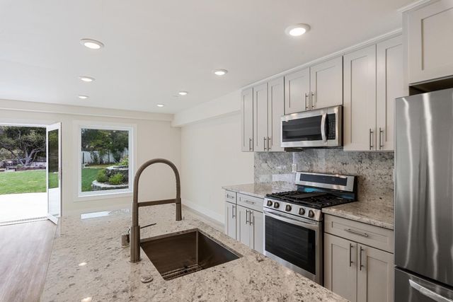 1530 Lakeview B, Hillsborough, CA 94010