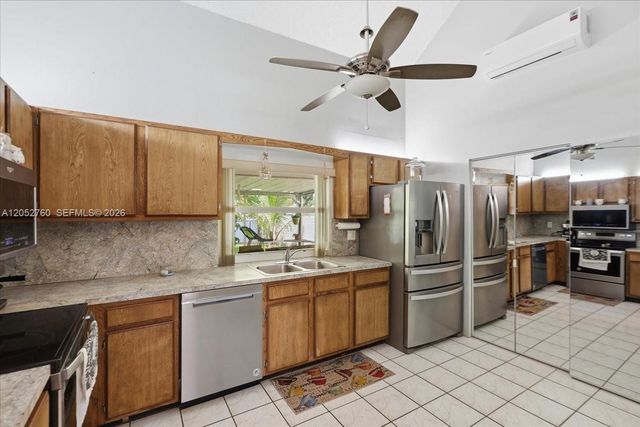 9050 Crescent Dr, Miramar, FL 33025