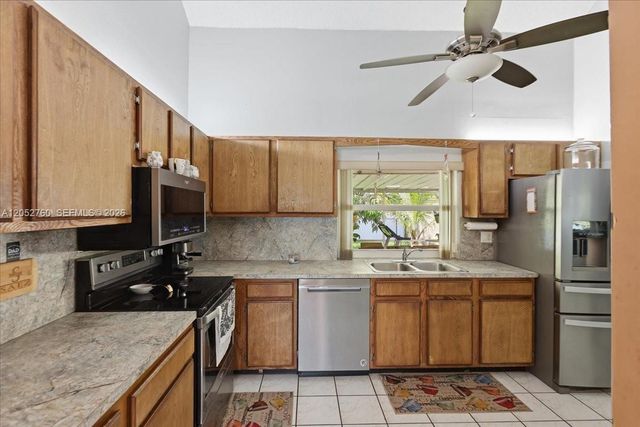 9050 Crescent Dr, Miramar, FL 33025