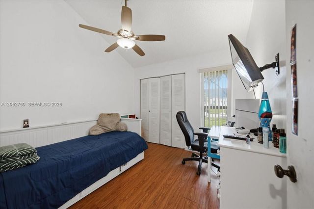 9050 Crescent Dr, Miramar, FL 33025
