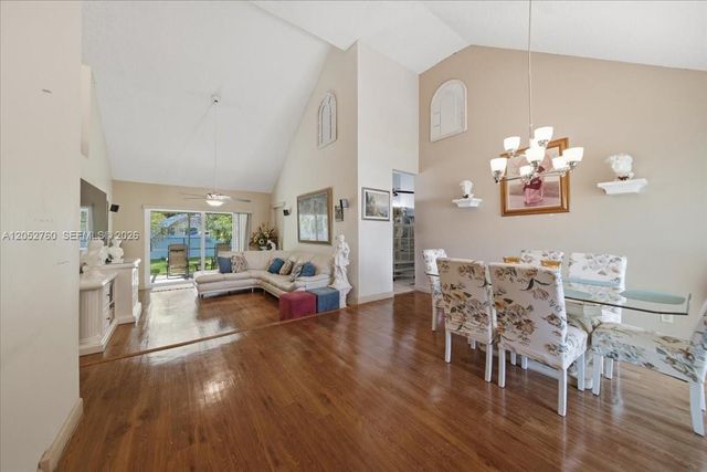 9050 Crescent Dr, Miramar, FL 33025