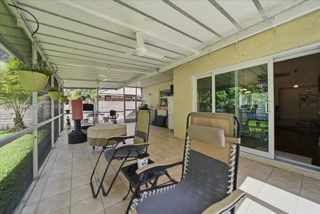 9050 Crescent Dr, Miramar, FL 33025