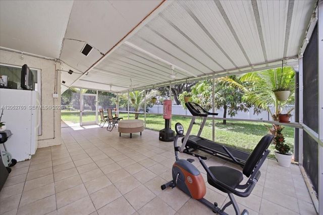 9050 Crescent Dr, Miramar, FL 33025