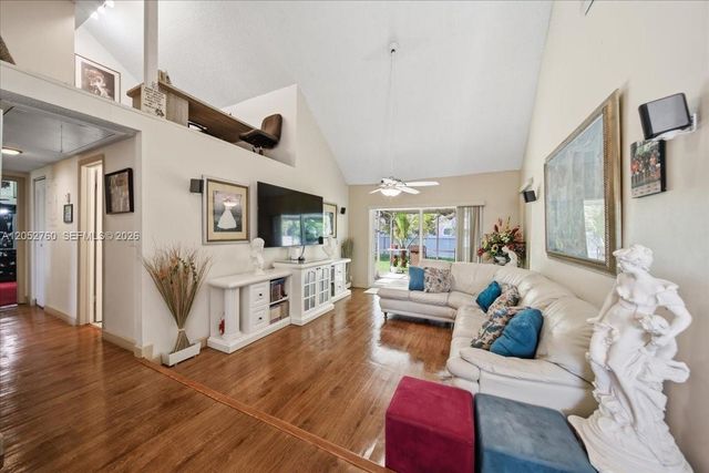 9050 Crescent Dr, Miramar, FL 33025