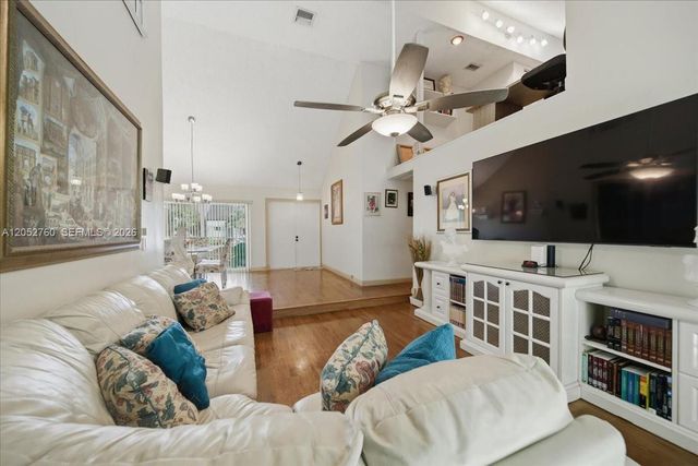 9050 Crescent Dr, Miramar, FL 33025