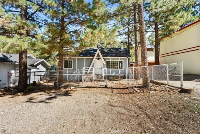 225 Sunset Lane, Sugarloaf, CA 92386