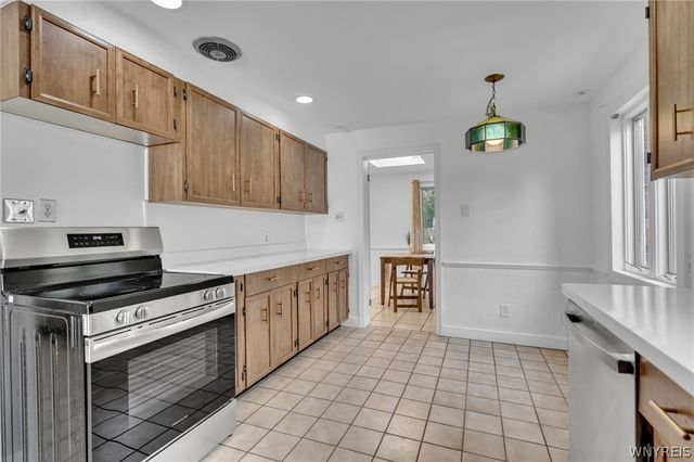 86 Farber Ln, Amherst, NY 14221