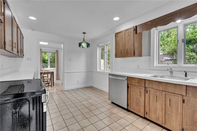 86 Farber Ln, Amherst, NY 14221