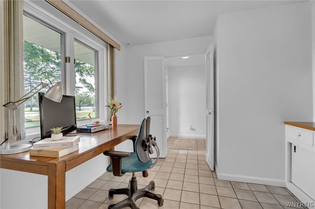86 Farber Ln, Amherst, NY 14221