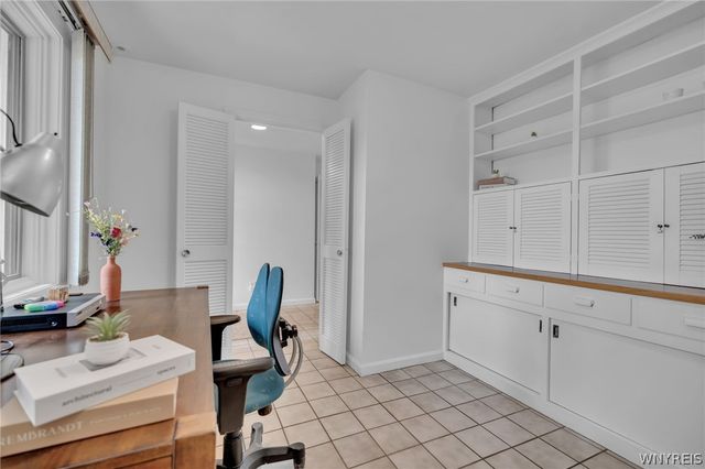 86 Farber Ln, Amherst, NY 14221