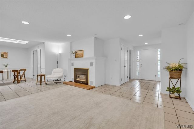86 Farber Ln, Amherst, NY 14221