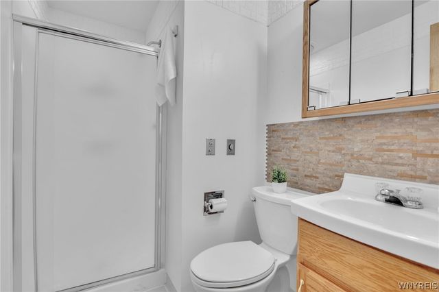 86 Farber Ln, Amherst, NY 14221