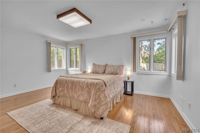 86 Farber Ln, Amherst, NY 14221