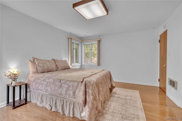 86 Farber Ln, Amherst, NY 14221