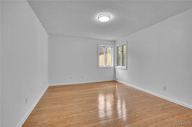 86 Farber Ln, Amherst, NY 14221