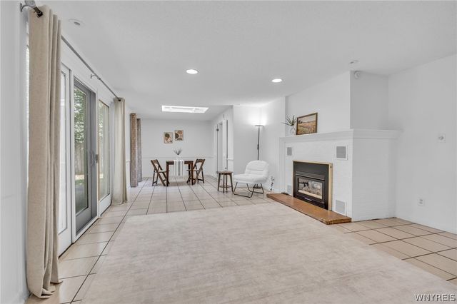 86 Farber Ln, Amherst, NY 14221