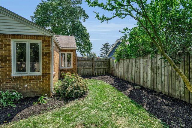 86 Farber Ln, Amherst, NY 14221
