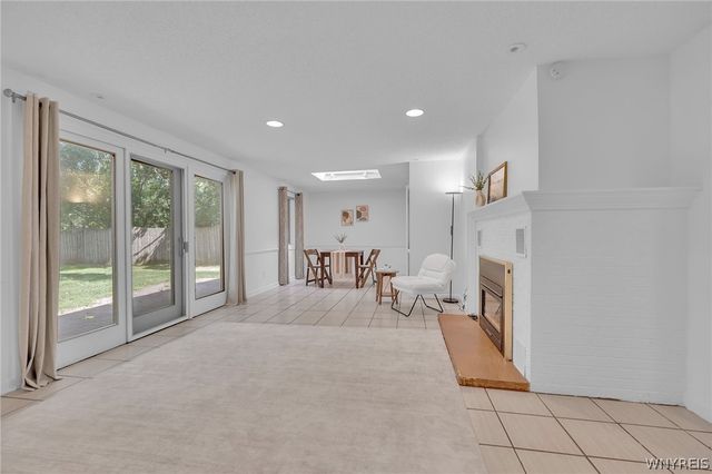 86 Farber Ln, Amherst, NY 14221