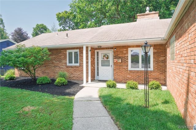 86 Farber Ln, Amherst, NY 14221