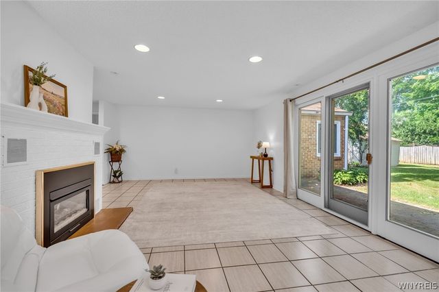 86 Farber Ln, Amherst, NY 14221