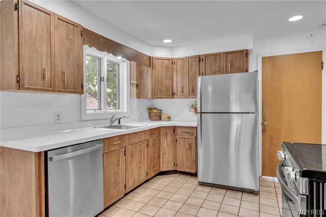 86 Farber Ln, Amherst, NY 14221