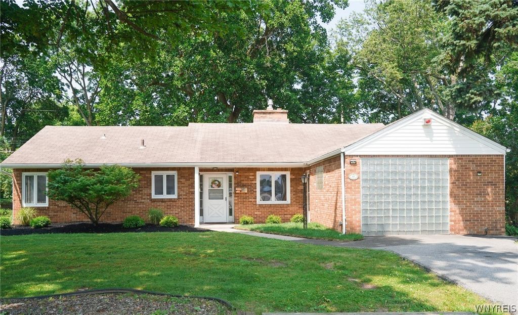 86 Farber Ln, Amherst, NY 14221