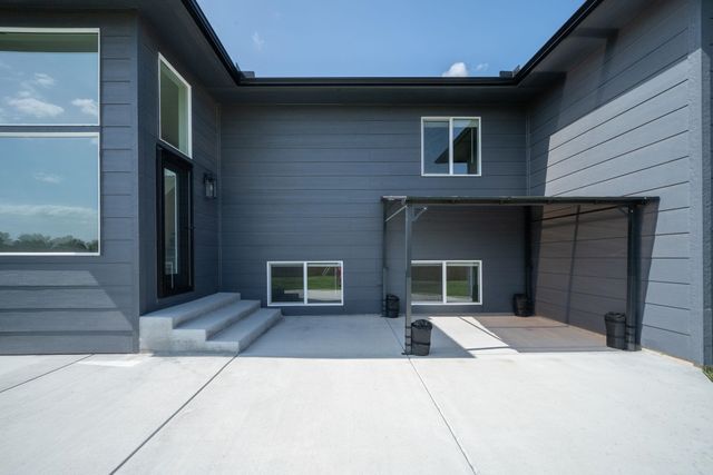 3441 S Linden Ct, Wichita, KS 67210