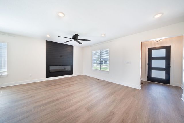 3441 S Linden Ct, Wichita, KS 67210
