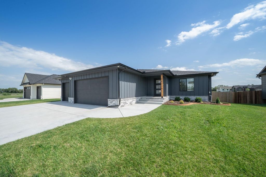 3441 S Linden Ct, Wichita, KS 67210