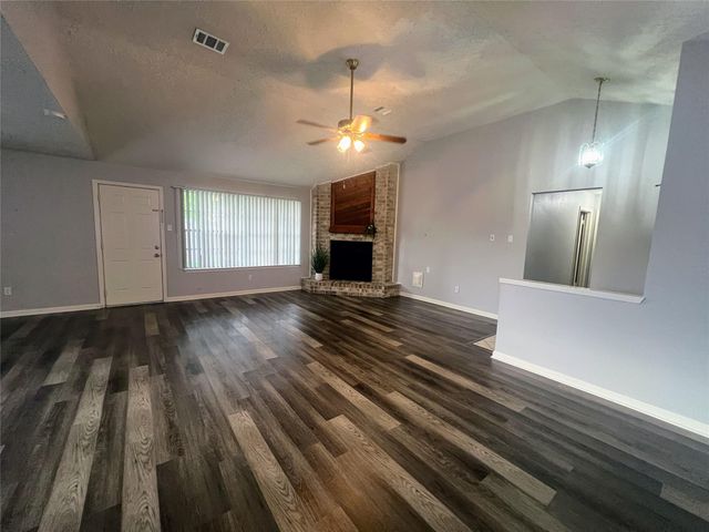 1202 Manorglen Drive, Missouri City, TX 77489