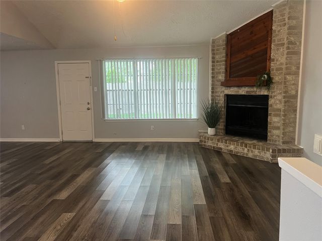 1202 Manorglen Drive, Missouri City, TX 77489