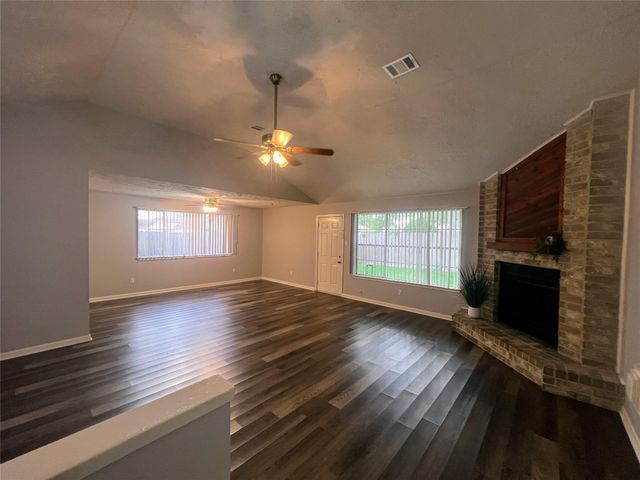 1202 Manorglen Drive, Missouri City, TX 77489