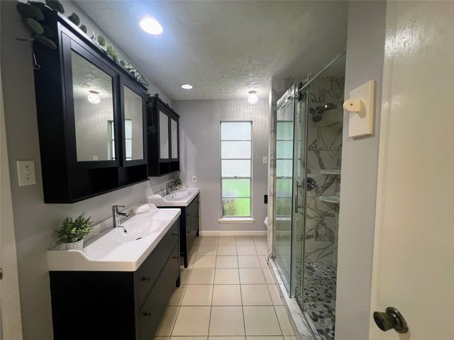 1202 Manorglen Drive, Missouri City, TX 77489