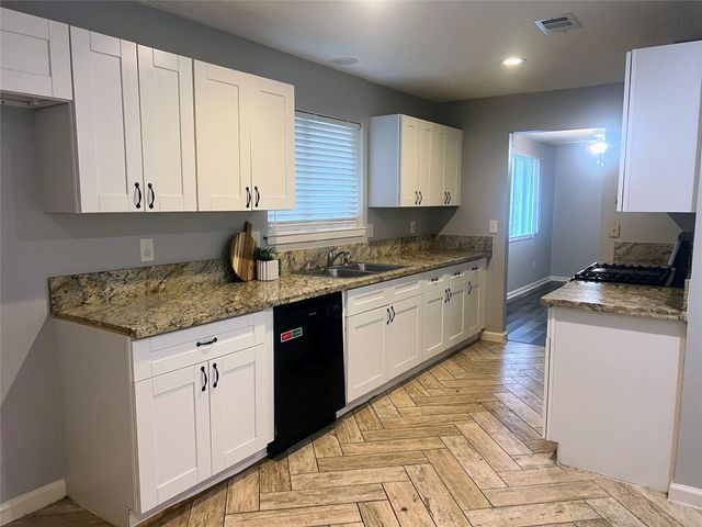 1202 Manorglen Drive, Missouri City, TX 77489