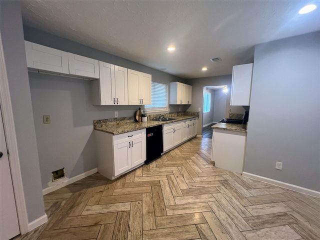 1202 Manorglen Drive, Missouri City, TX 77489