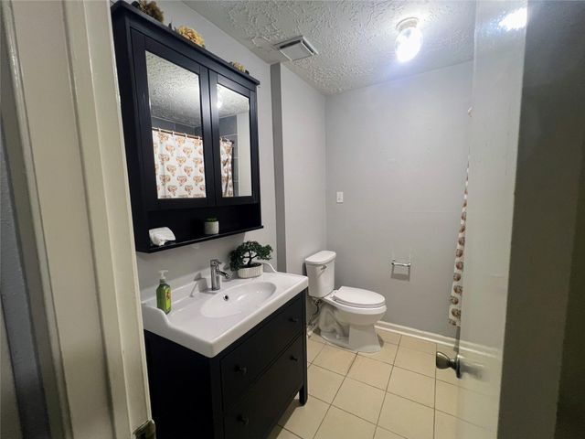 1202 Manorglen Drive, Missouri City, TX 77489